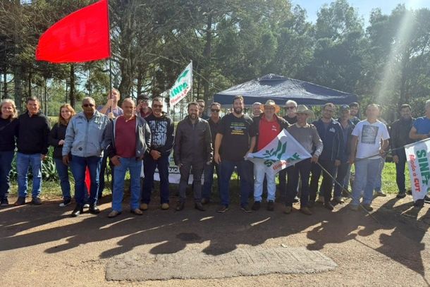 A mobiliza&ccedil;&atilde;o, organizada na esfera local pelo SINPAF S&atilde;o Carlos, teve como objetivo protestar contra a falta de avan&ccedil;os nas negocia&ccedil;&otilde;es do Acordo Coletivo de Trabalho (ACT) 2026/2027 e cobrar a valoriza&ccedil;&atilde;o dos profissionais da pesquisa agropecu&aacute;ria