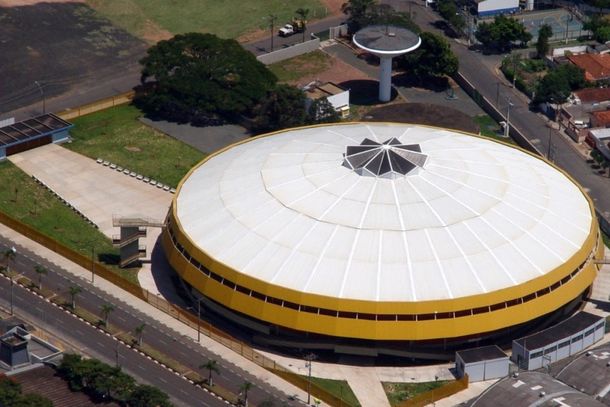 Sem esportes noturnos. Com pouca seguran&ccedil;a, furtaram todo o cabeamento de energia do espa&ccedil;o p&uacute;blico