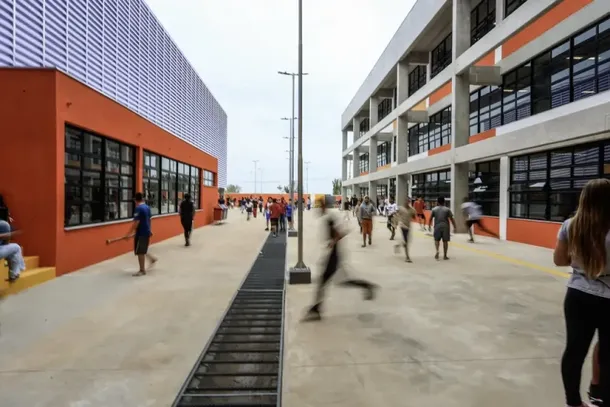 Na Regi&atilde;o Central, o balan&ccedil;o aponta 309 interven&ccedil;&otilde;es distribu&iacute;das em 141 unidades escolares, com repasses da ordem de R$ 120,9 milh&otilde;es.