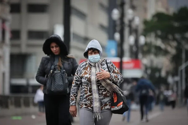 Roupas e agasalhos lideram a lista de produtos mais adquiridos durante o inverno, seguidos por bebidas e alimentos t&iacute;picos da esta&ccedil;&atilde;o