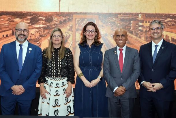 Da esquerda para a direita: Edward Frederico Castro Pessano (Unipampa), Analy Castilho Polizel de Souza (UFR), Ana Beatriz de Olveira (UFSCar), Gilmar Pereira da Silva (UFPA) e Camilo Allyson Sim&otilde;es de Farias (UFCG)