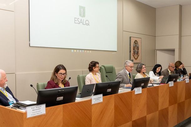 Ana Beatriz de Oliveira (segunda, da esquerda para a direita)