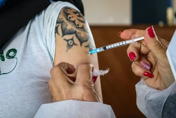 A vacina&ccedil;&atilde;o continua sendo a estrat&eacute;gia mais eficaz para garantir a prote&ccedil;&atilde;o individual e coletiva, evitando o ressurgimento de surtos