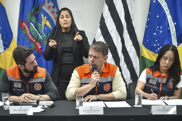 Tarcisio em Ribeir&atilde;o Preto anunciando medidas para ajudar as cidades da regi&atilde;o