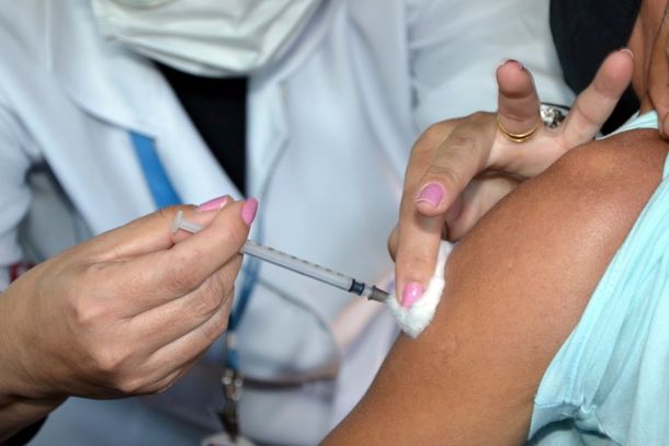 At&eacute; o momento, o munic&iacute;pio de S&atilde;o Carlos aplicou 57.588 doses, sendo que 29.712 foram direcionadas aos grupos priorit&aacute;rios
