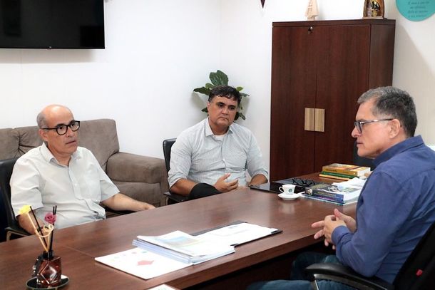Reuni&atilde;o entre poder p&uacute;blico e empresa