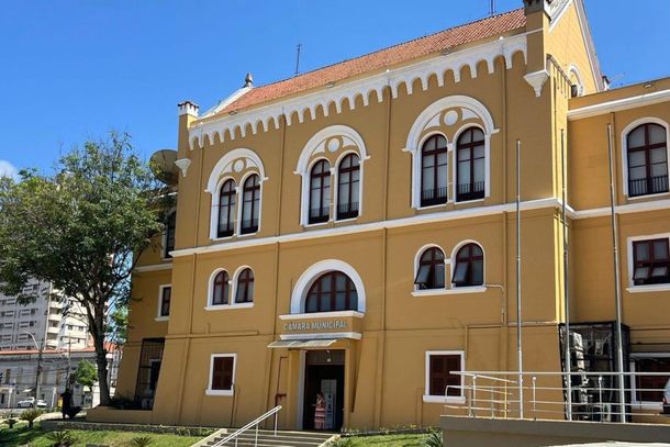 A sess&atilde;o &eacute; aberta ao p&uacute;blico e pode ser acompanhada diretamente no Plen&aacute;rio da C&acirc;mara Municipal ou por meio dos canais oficiais de comunica&ccedil;&atilde;o do Legislativo