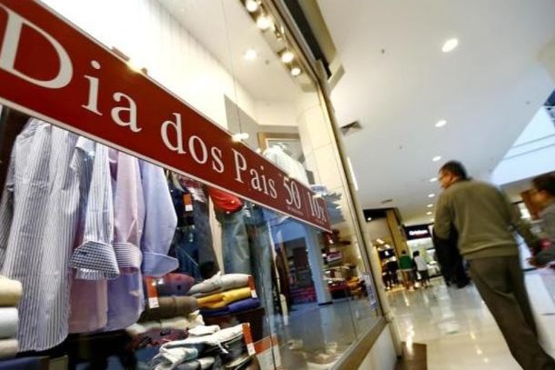A proje&ccedil;&atilde;o fundamenta-se no aumento do n&uacute;mero de trabalhadores empregados, profissionais aut&ocirc;nomos, empresas e empres&aacute;rios, somado &agrave; manuten&ccedil;&atilde;o dos rendimentos e aos reajustes salariais do funcionalismo p&uacute;blico acima da infla&ccedil;&atilde;o