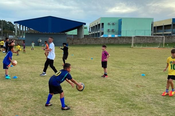Com participa&ccedil;&atilde;o totalmente gratuita, o programa assegura que crian&ccedil;as de todas as fam&iacute;lias tenham acesso ao esporte