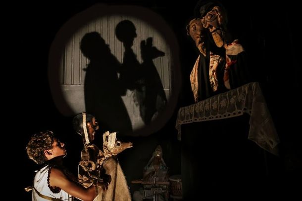 Um dos pontos altos desta sexta-feira &eacute; a apresenta&ccedil;&atilde;o do Teatro Terreiro Encantado, que leva ao palco o espet&aacute;culo &ldquo;O Auto do Negrinho&rdquo;, &agrave;s 20h30