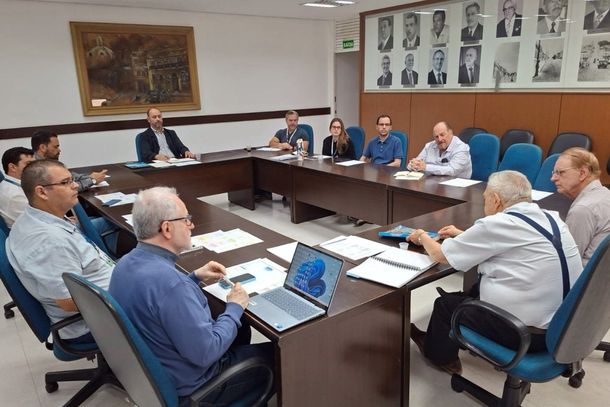 Cientistas de S&atilde;o Carlos discutindo enfrentamento das consequencias do fen&ocirc;meno EL NINO 