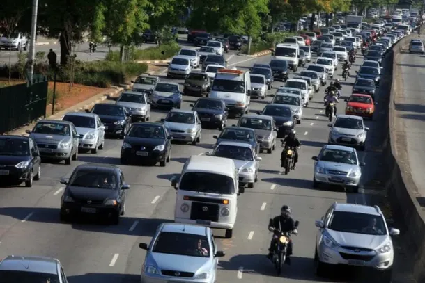 Do total da frota ativa estadual, de 27,6 milh&otilde;es, mais de um ter&ccedil;o j&aacute; foi licenciado, o que corresponde a 10,5 milh&otilde;es de ve&iacute;culos