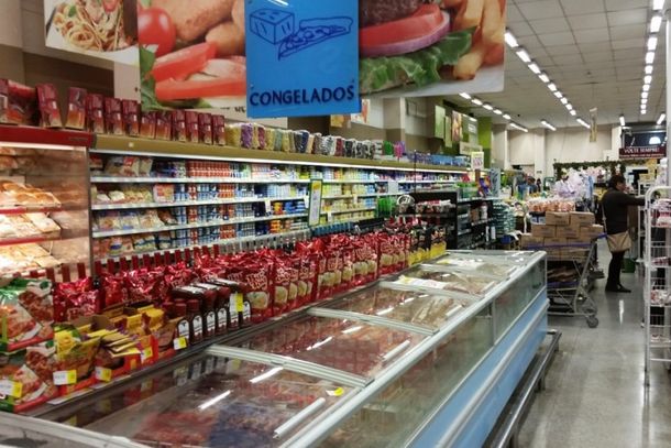 Levantamento feito em seis estabelecimentos revela grandes diferen&ccedil;as em alimentos, limpeza e higiene