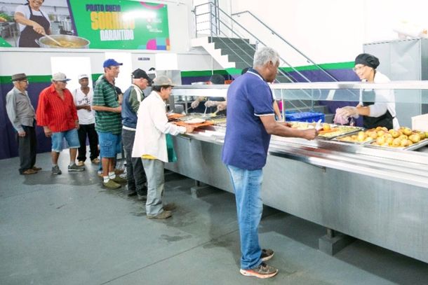 A unidade do programa Nosso Prato localizada no bairro S&atilde;o Carlos 8 voltou a servir o almo&ccedil;o no sistema self-service