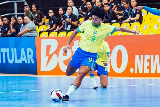 A atleta Raiara Gon&ccedil;alves Carioca, representante S&atilde;o Carlos, sagrou-se campe&atilde; do Campeonato Sul-Americano Sub-20 de Futsal Feminino