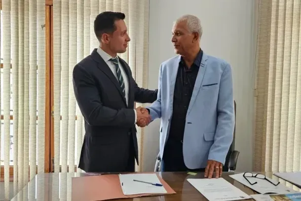 A posse foi realizada na Sala da Presid&ecirc;ncia da C&acirc;mara Municipal, onde Capit&atilde;o Andr&eacute; formalizou seu ingresso no Legislativo s&atilde;o-carlense.