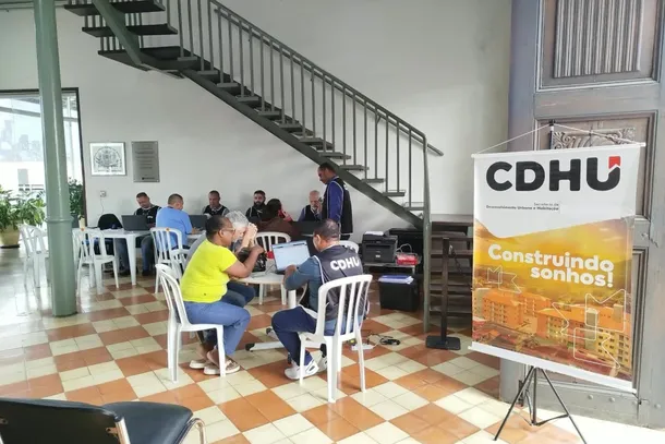 Durante os plant&otilde;es, as equipes da Companhia estar&atilde;o &agrave; disposi&ccedil;&atilde;o para esclarecer d&uacute;vidas e orientar os mutu&aacute;rios sobre servi&ccedil;os como emiss&atilde;o de segunda via de boleto, negocia&ccedil;&atilde;o de parcelas em atraso, atualiza&ccedil;&atilde;o cadastral, transfer&ecirc;ncia e revis&atilde;o de contratos, entre outros assuntos relacionados ao financiamento habitacional