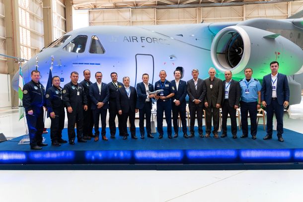 Com esta primeira entrega ao Uzbequist&atilde;o, o cargueiro consolida sua posi&ccedil;&atilde;o de destaque internacional. A aeronave multimiss&atilde;o j&aacute; foi selecionada por for&ccedil;as a&eacute;reas de diversos pa&iacute;ses