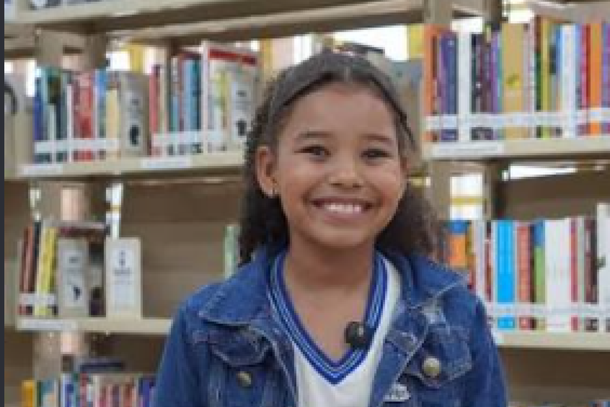 A estudante Maria Eduarda Dias Pereira, de 9 anos e aluna do 4&ordm; ano da EMEB Afonso Fioca Vitali &mdash; localizada no CAIC do Cidade Aracy &mdash;, foi premiada pelo Fast Heroes Awards