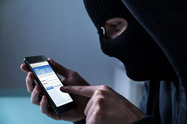 Durante a exposi&ccedil;&atilde;o, a proposta &eacute; detalhar, em linguagem acess&iacute;vel, as artimanhas mais recorrentes empregadas por criminosos no ambiente virtual