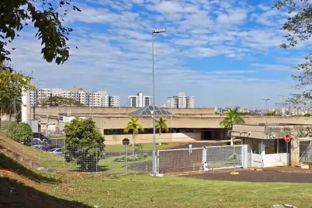 A consolida&ccedil;&atilde;o do campus definitivo no Jardim Yolanda &mdash; instalado no antigo pr&eacute;dio da f&aacute;brica da 3M &mdash; substitui o projeto inicial que previa a constru&ccedil;&atilde;o da unidade no terreno do antigo Instituto Penal Agr&iacute;cola