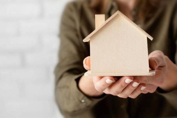 O programa consiste em uma ajuda de custo mensal no valor de R$ 500, concedida pelo per&iacute;odo de seis meses e pass&iacute;vel de renova&ccedil;&atilde;o por igual intervalo