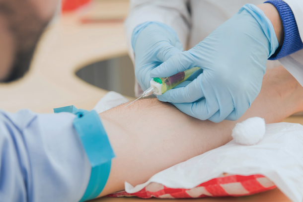 A recomenda&ccedil;&atilde;o para a popula&ccedil;&atilde;o &eacute; procurar a Unidade de Sa&uacute;de mais pr&oacute;xima para a realiza&ccedil;&atilde;o de testes r&aacute;pidos gratuitos