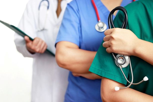 O principal destaque do processo seletivo &eacute; a &aacute;rea m&eacute;dica, com 27 vagas distribu&iacute;das em 19 especialidades