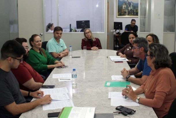 A elabora&ccedil;&atilde;o do texto baseou-se em estudos t&eacute;cnicos da Secretaria Municipal de Educa&ccedil;&atilde;o que reuniram boas pr&aacute;ticas j&aacute; aplicadas nas escolas locais