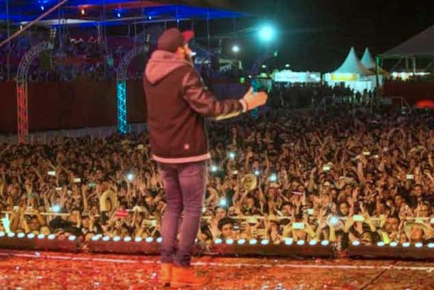 Festa de sucesso e sem dinheiro p&uacute;blico