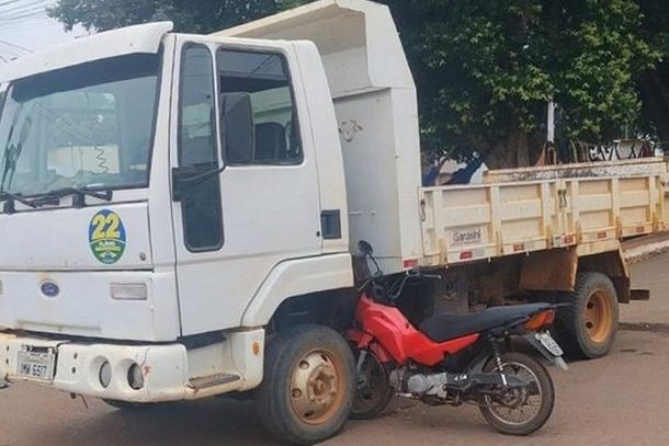 Colis&atilde;o entre caminh&atilde;o e motocicleta mobiliza socorro m&eacute;dico em Costa Marques