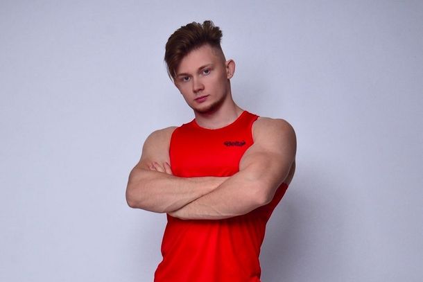 Vladyslav Artomov &eacute; atleta ucraniano de calistenia