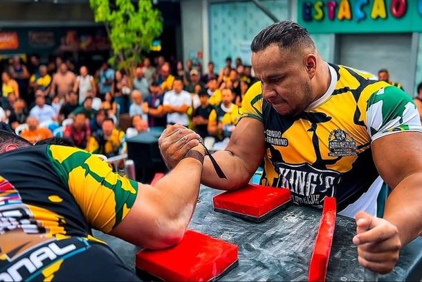 Atleta de Luta de Bra&ccedil;o L&eacute;o Rom&aacute;rio