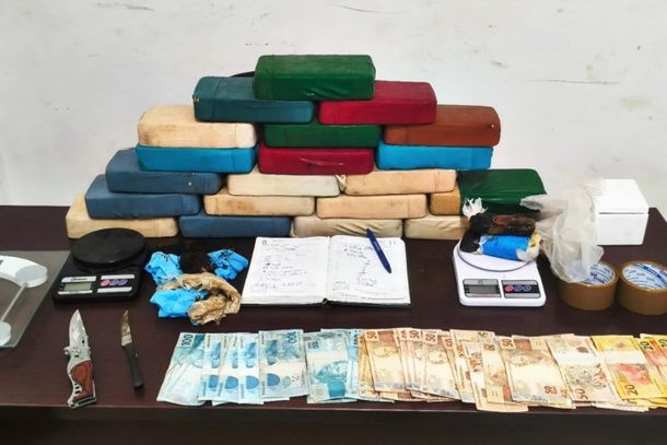 A&ccedil;&atilde;o da Pol&iacute;cia MIlitar, 48&ordm; Batalh&atilde;o apreende mais de 20 kilos de  drogas