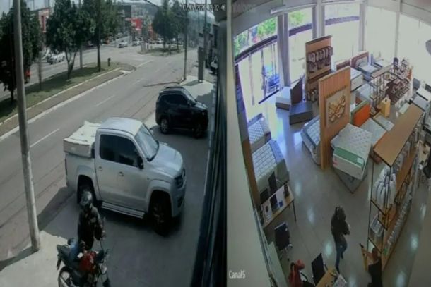 Suspeito chegou &agrave; loja de moto (esquerda); comerciante reagiu e acertou o assaltante (direita)  ..