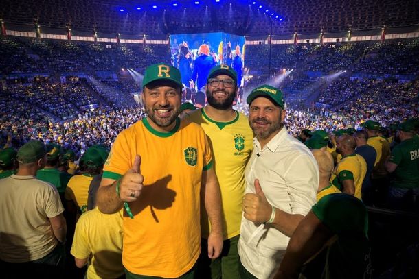Henrique do Para&iacute;so com Ra&iacute; e Virginelli na conven&ccedil;&atilde;o do Partido Republicanos