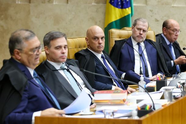 A sess&atilde;o extraordin&aacute;ria do STF foi marcada por bate-bocas