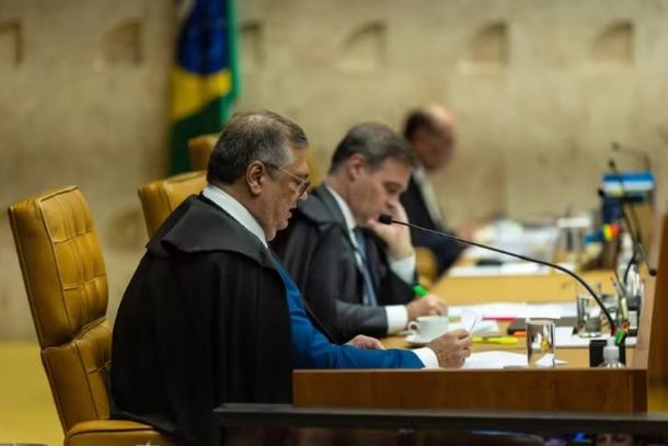 Sess&atilde;o Plen&aacute;ria do Supremo Tribunal Federal (STF), Fl&aacute;vio Dino e Andr&eacute; Mendon&ccedil;a