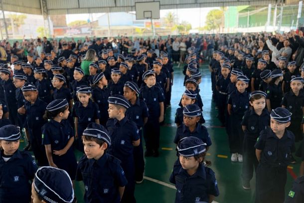 Alunos da  EM Eliana Minchin Vaughan, na regi&atilde;o do Mat&atilde;o