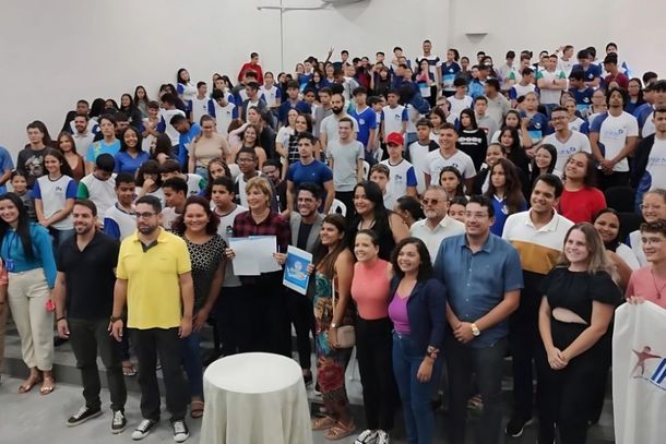 Audit&oacute;rio ficou lotado para acompanhar a solenidade de assinatura da lei do Plano da Juventude