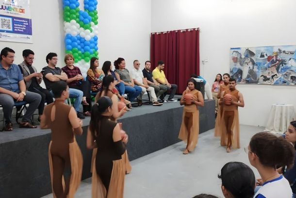 Apresenta&ccedil;&atilde;o de dan&ccedil;a durante a solenidade