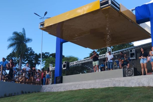 Palco para apresenta&ccedil;&otilde;es musicais no Parque Municipal