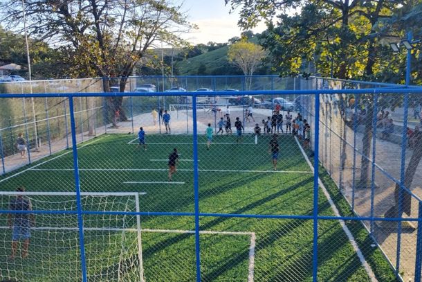 Campo de Futebol Society faz a alegria dos amantes do futebol