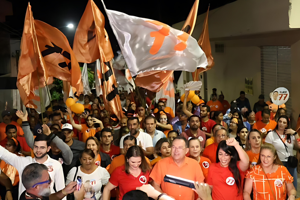 P&uacute;blico acompanhou a caminhada do candidato do Solidariedade