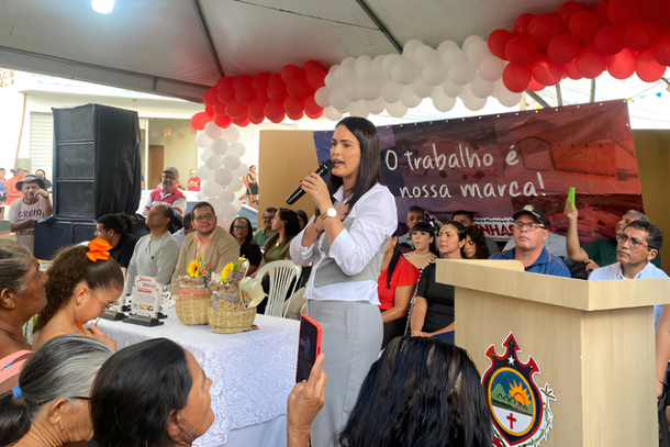 Juliana de Chaparral em inaugura&ccedil;&atilde;o de Cozinha Comunit&aacute;ria em Casinhas