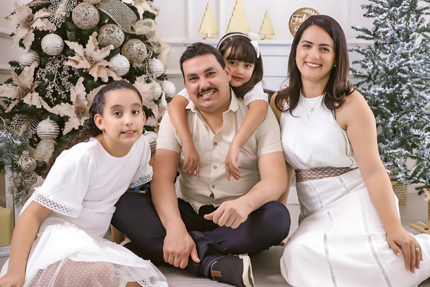 Juliana e Chaparral com as filhas, Vit&oacute;ria e Luisa