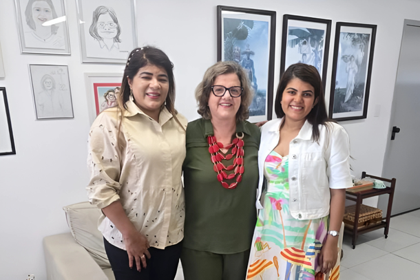Com Ana Maria e a senadora do PT, Teresa Leit&atilde;o