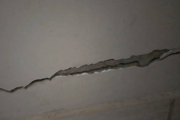 Rachaduras na estrutura vem preocupando moradores do Minha Casa, Minha Vida em Surubim