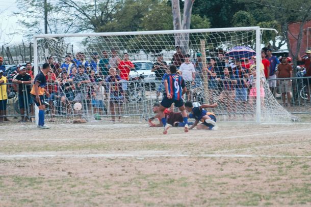 Em partida equilibrada, o Barcelona venceu a equipe do BBB e garantiu vaga na decis&atilde;o do campeonato de Santa Cec&iacute;lia