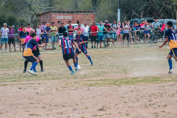 Em partida equilibrada, o Barcelona venceu a equipe do BBB e garantiu vaga na decis&atilde;o do campeonato de Santa Cec&iacute;lia